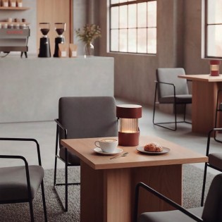 Lámpara de mesa portátil...