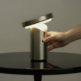 Lámpara de mesa recargable...