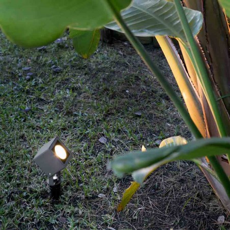 Foco de exterior con piqueta LED Sobek (7W)